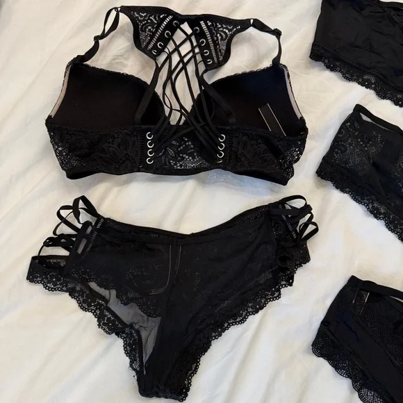 VS Elegant Black Lace Lingerie Set - Picture 6 of 12